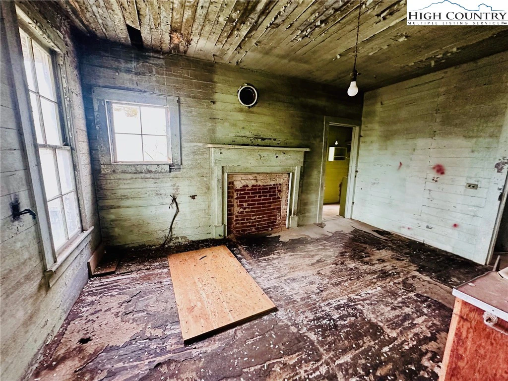 Image number 5 for the current listing