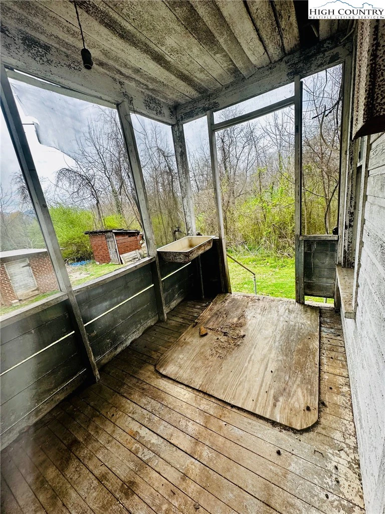 Image number 6 for the current listing