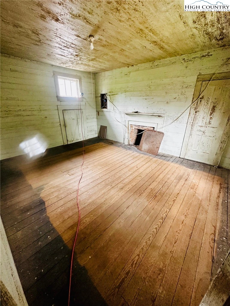 Image number 7 for the current listing