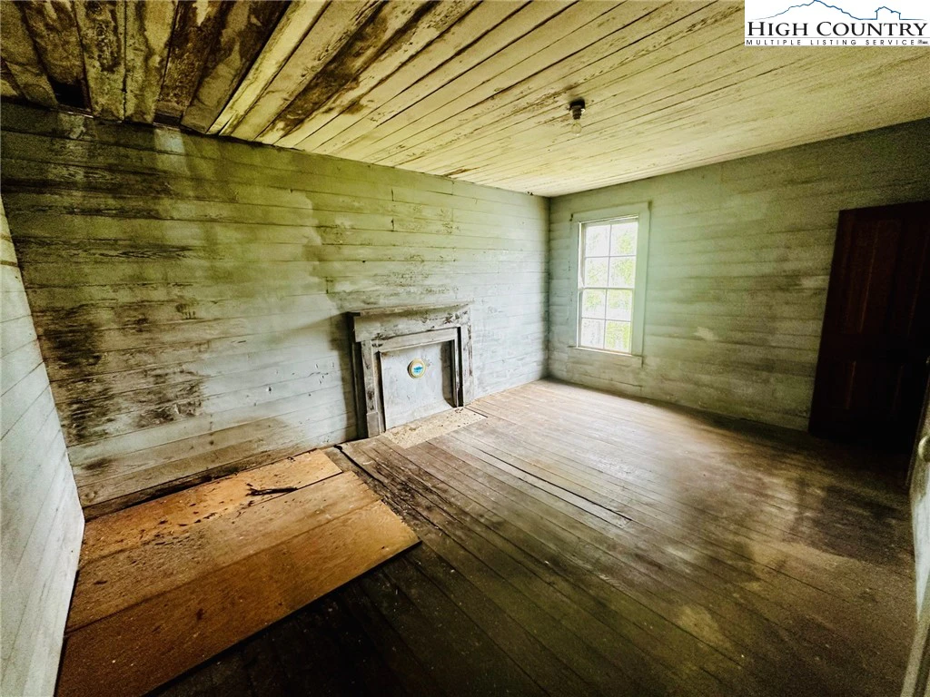 Image number 8 for the current listing