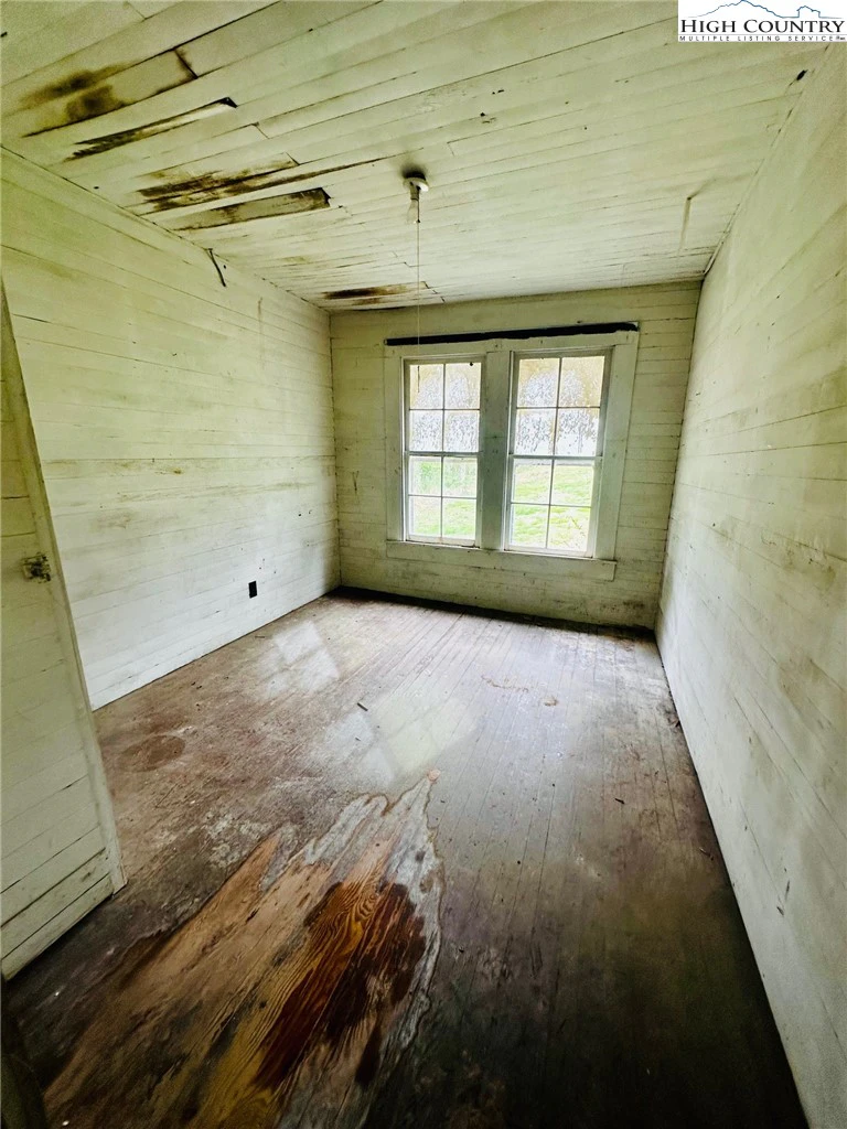 Image number 9 for the current listing
