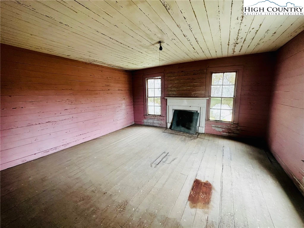 Image number 11 for the current listing