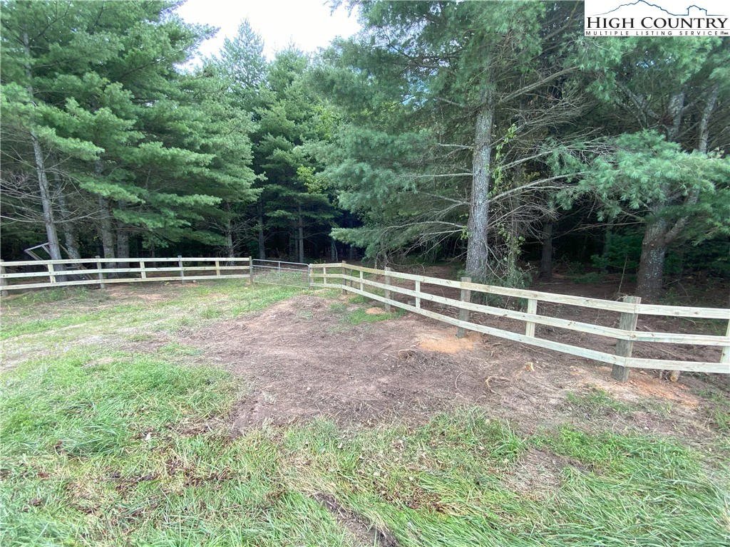 Image number 13 for the current listing