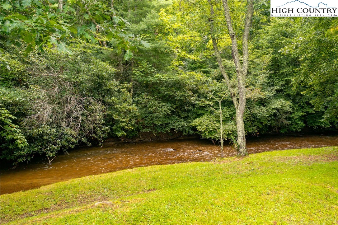 Image number 14 for the current listing