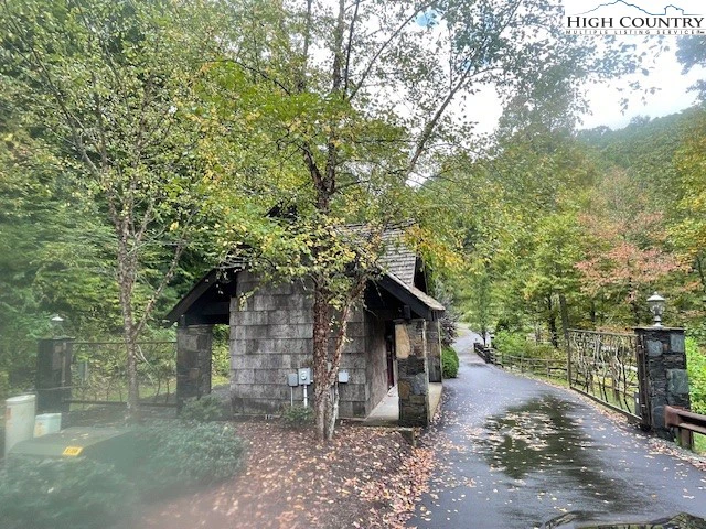 Image number 9 for the current listing