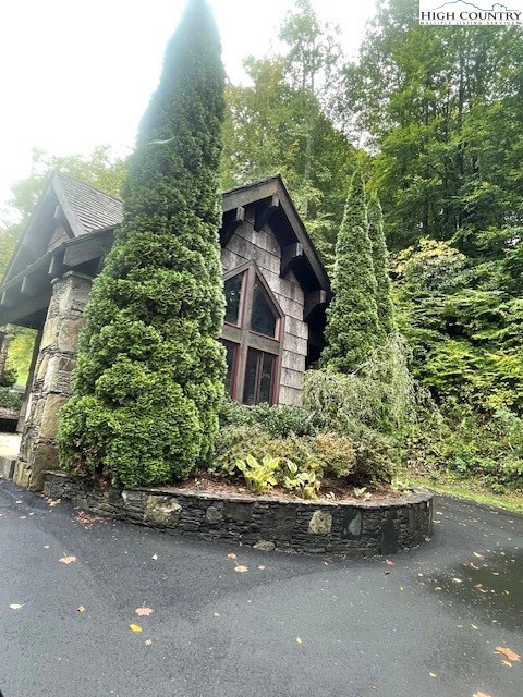 Image number 10 for the current listing