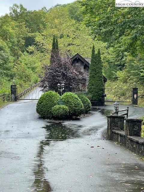 Image number 13 for the current listing