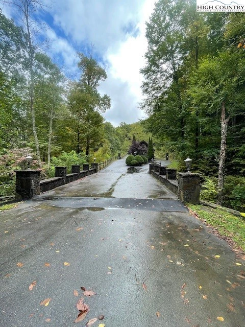 Image number 14 for the current listing