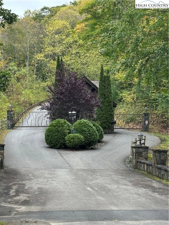 Image number 15 for the current listing