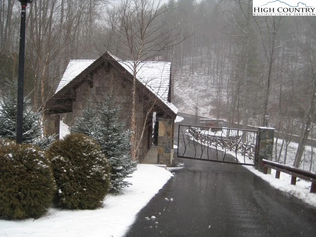 Image number 3 for the current listing