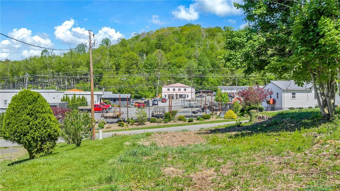 Image number 2 for the current listing