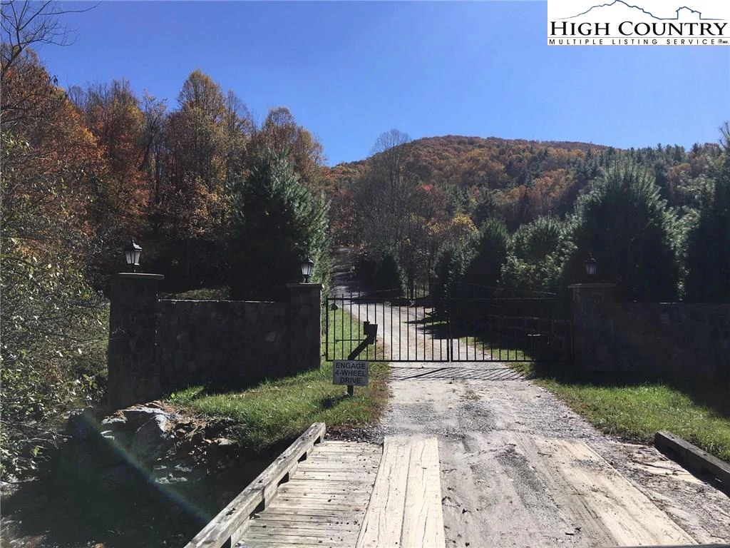 Image number 1 for the current listing