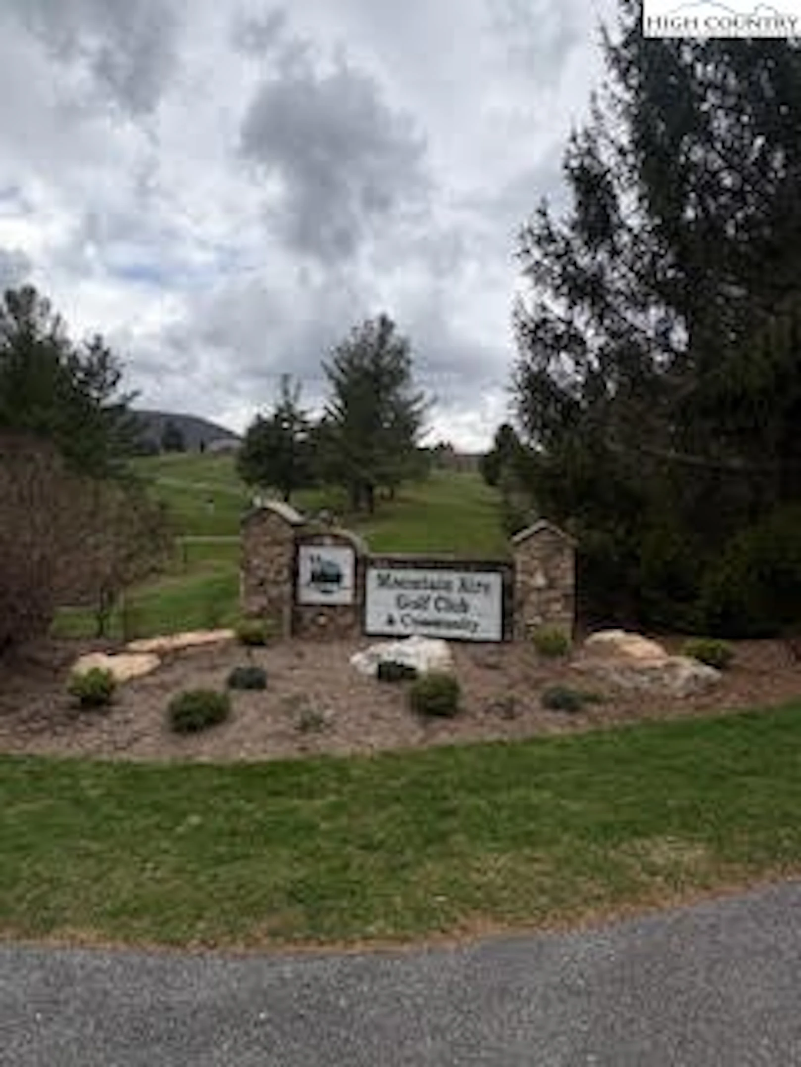 Image number 1 for the current listing