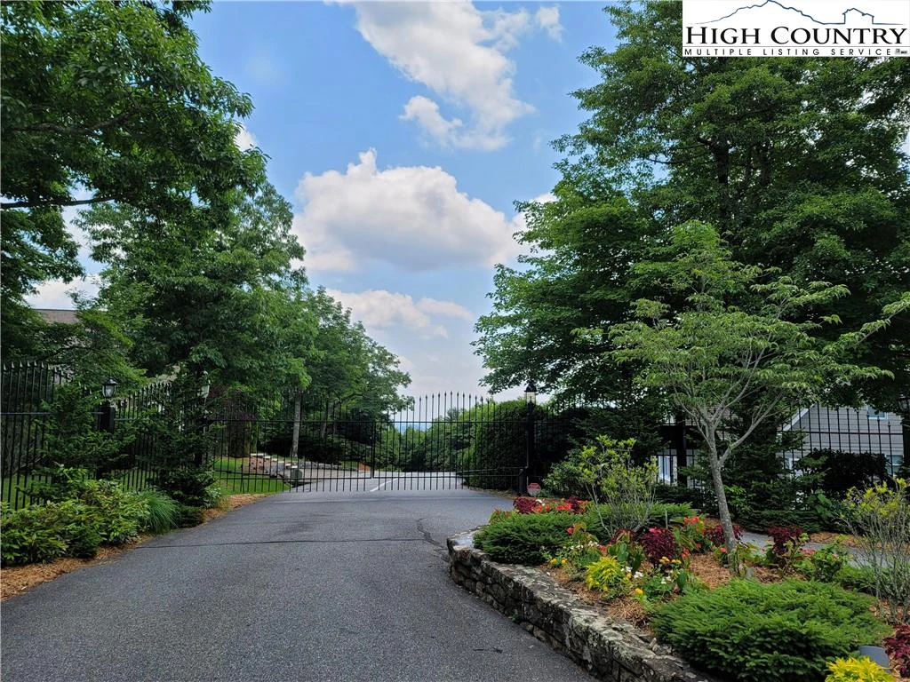 Image number 3 for the current listing