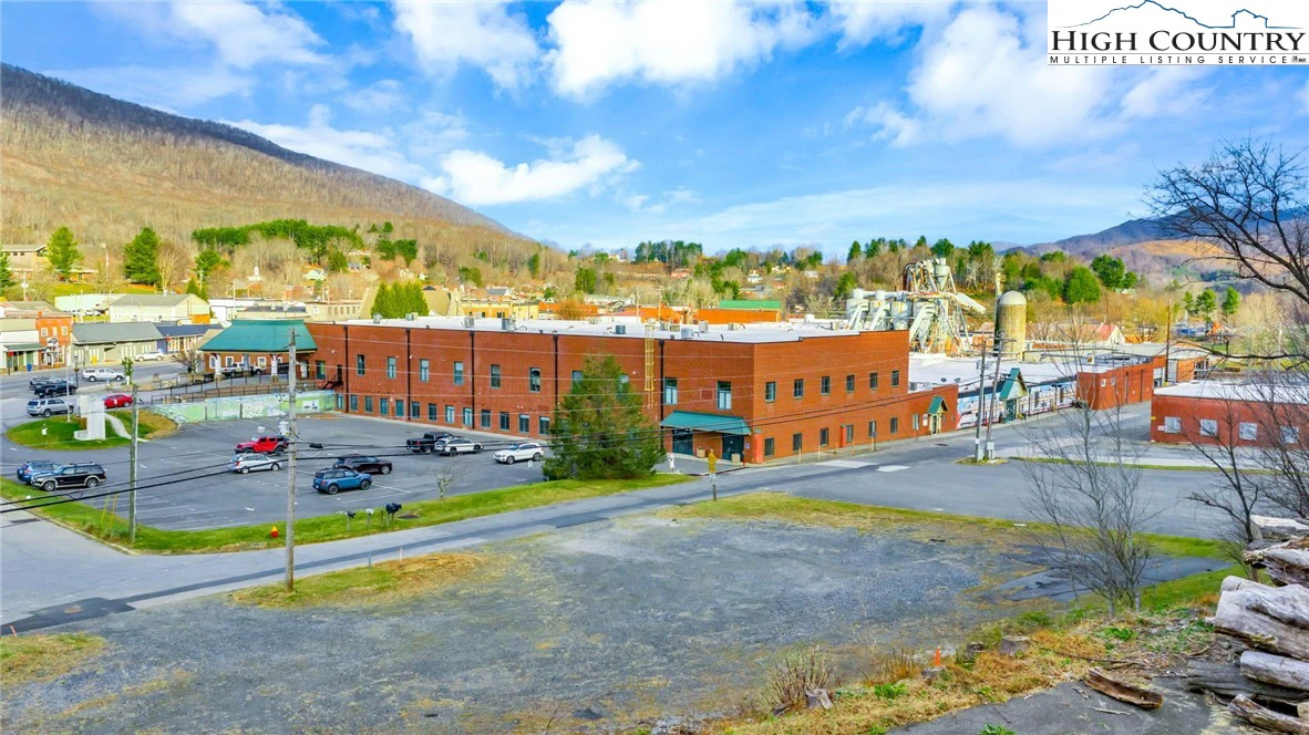 Image number 17 for the current listing