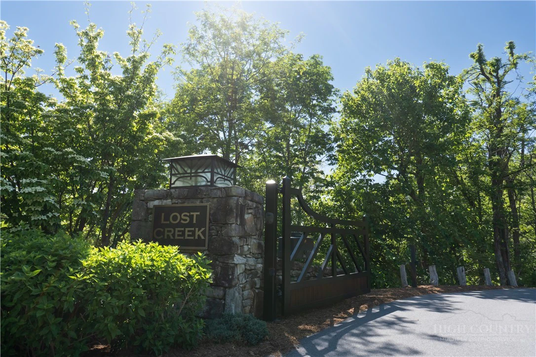 Image number 15 for the current listing