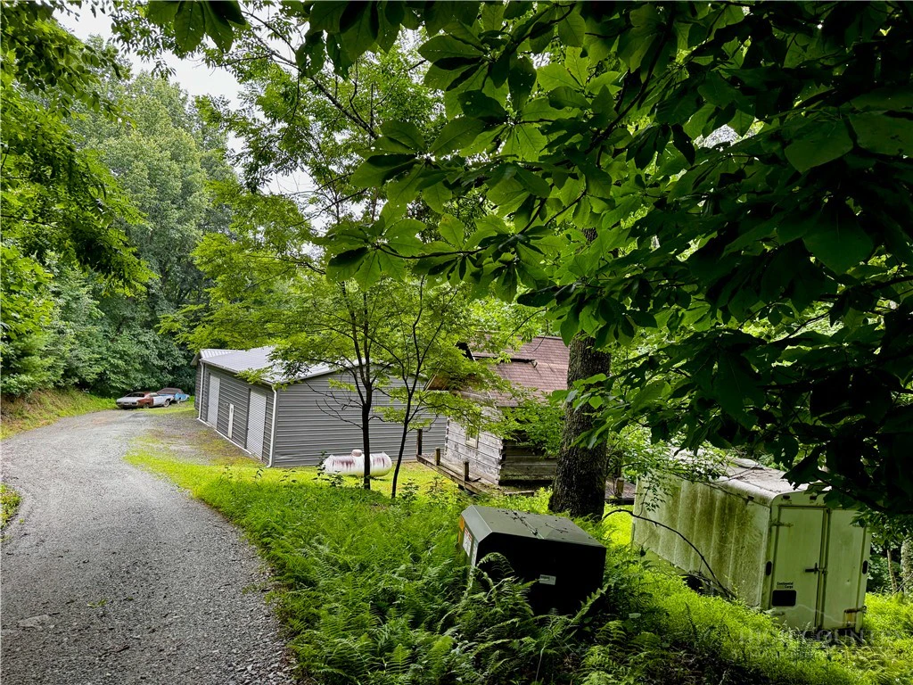 Image number 18 for the current listing