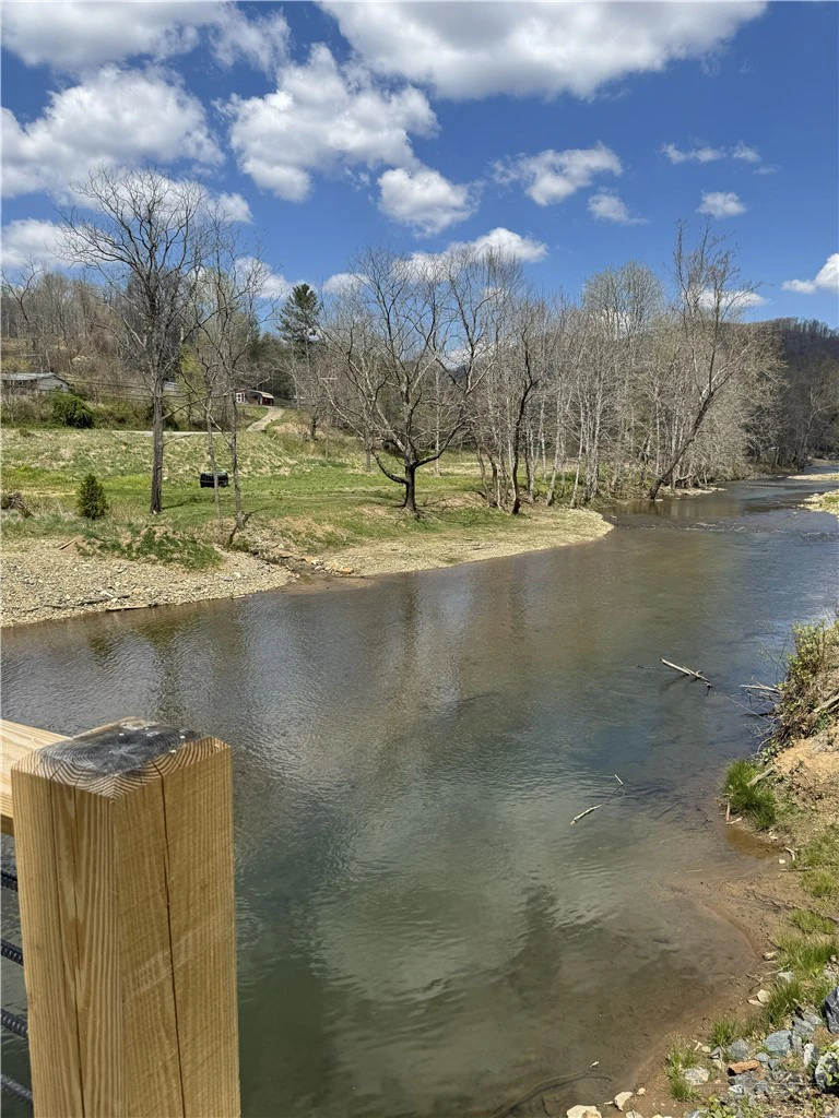Image number 16 for the current listing