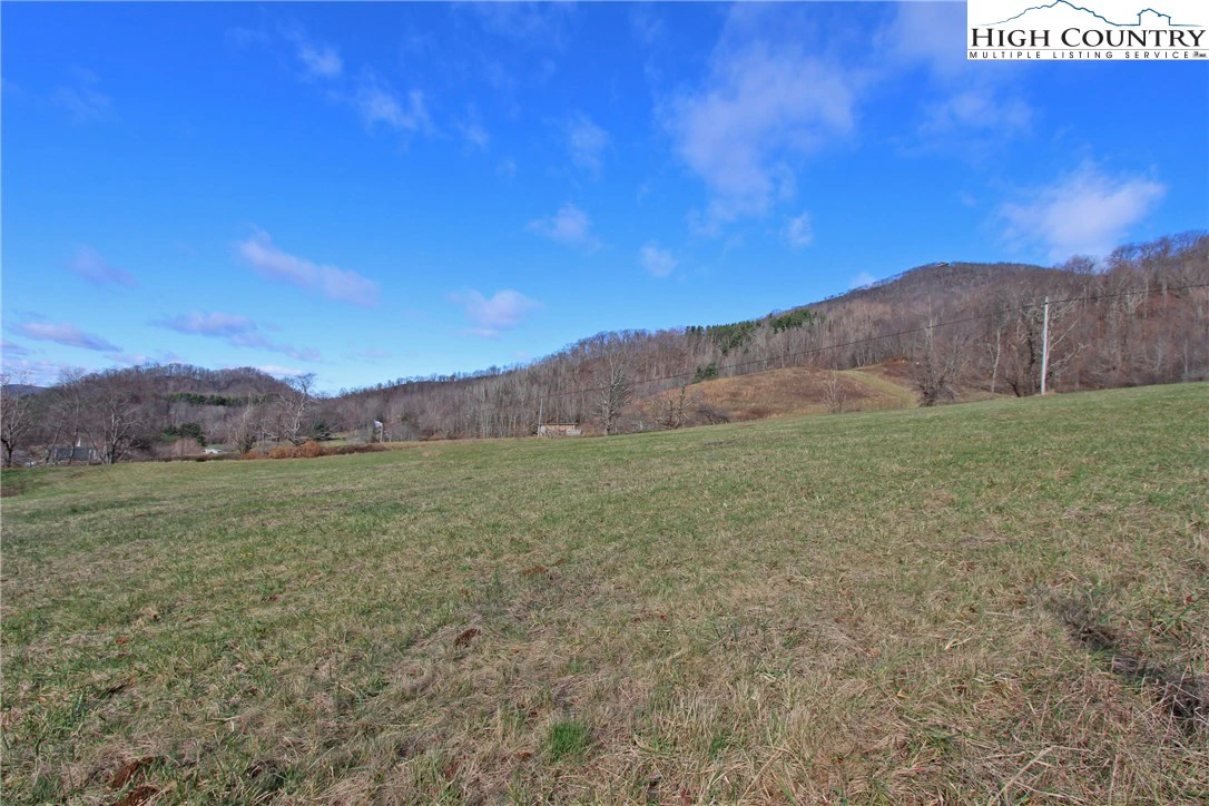 Image number 15 for the current listing