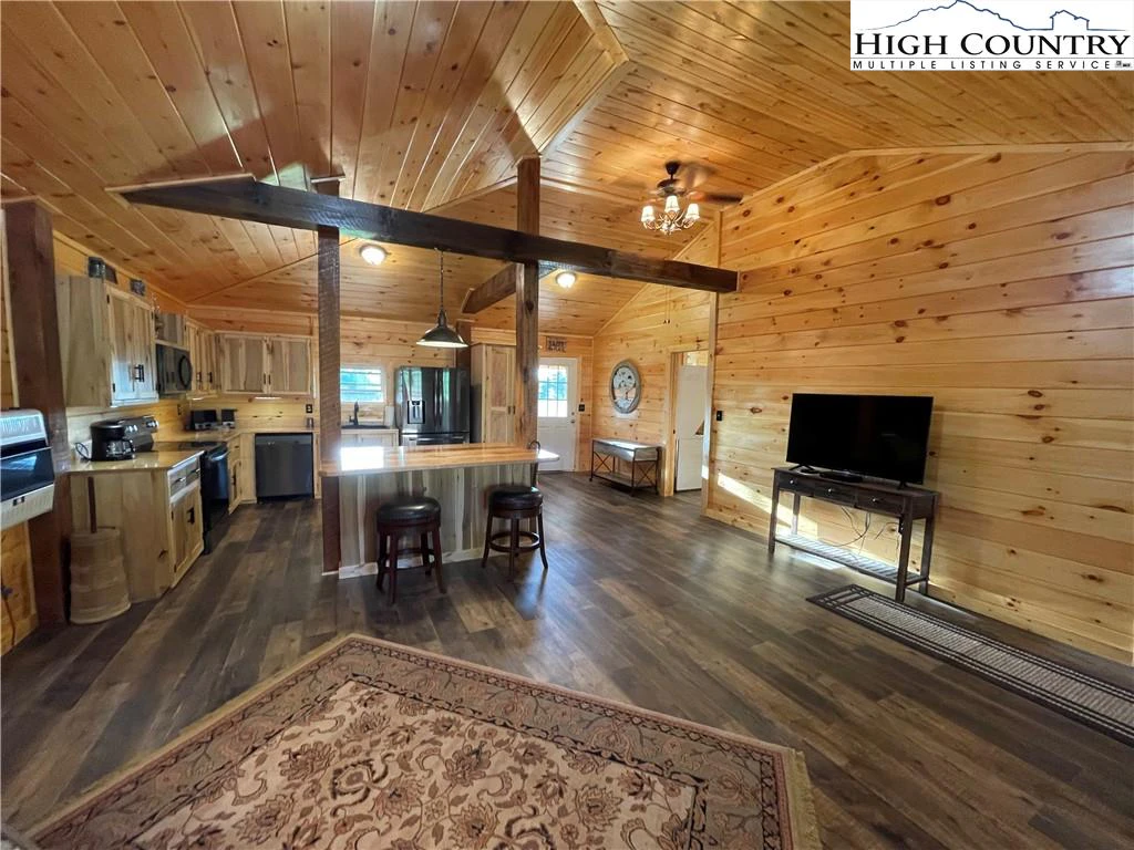Image number 19 for the current listing