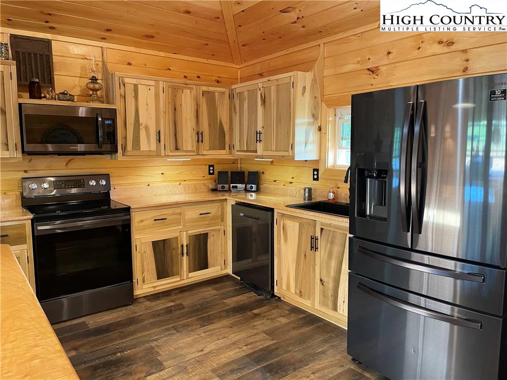 Image number 18 for the current listing