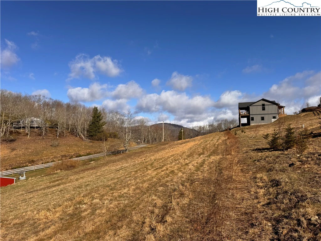 Image number 19 for the current listing