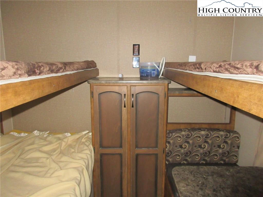 Image number 12 for the current listing