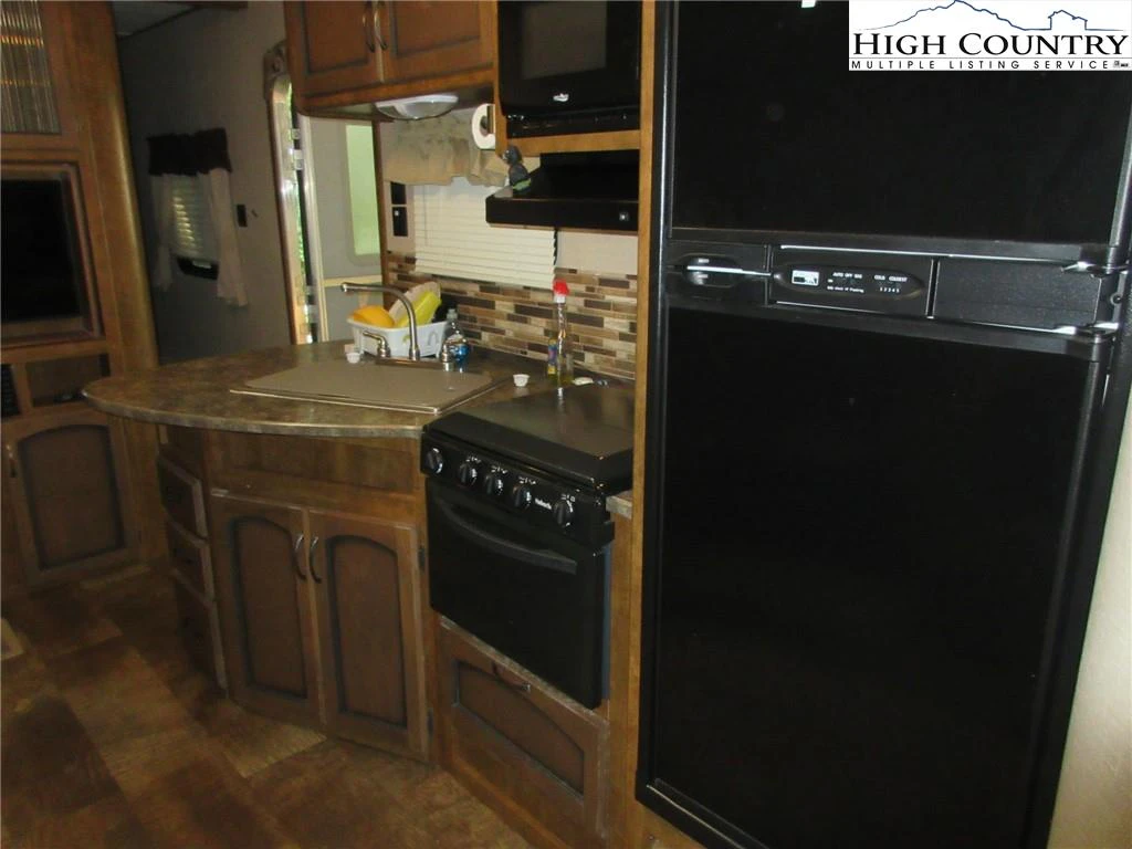 Image number 10 for the current listing