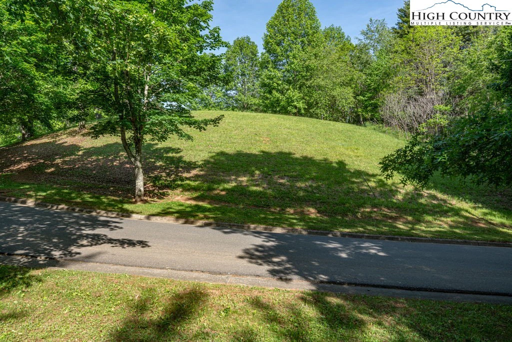 Image number 15 for the current listing