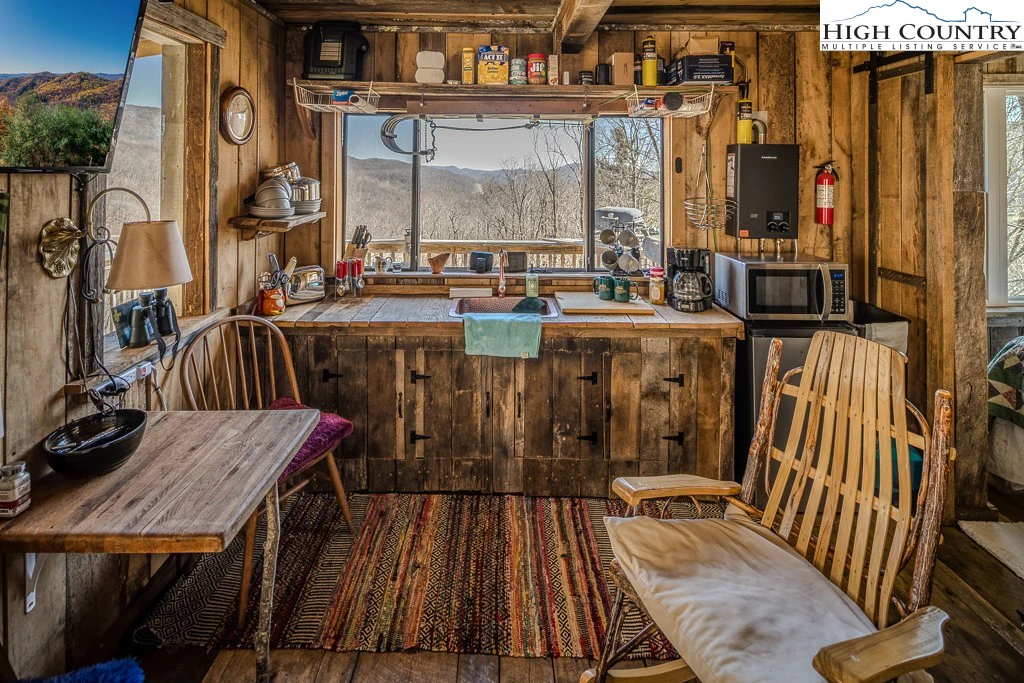 Image number 14 for the current listing