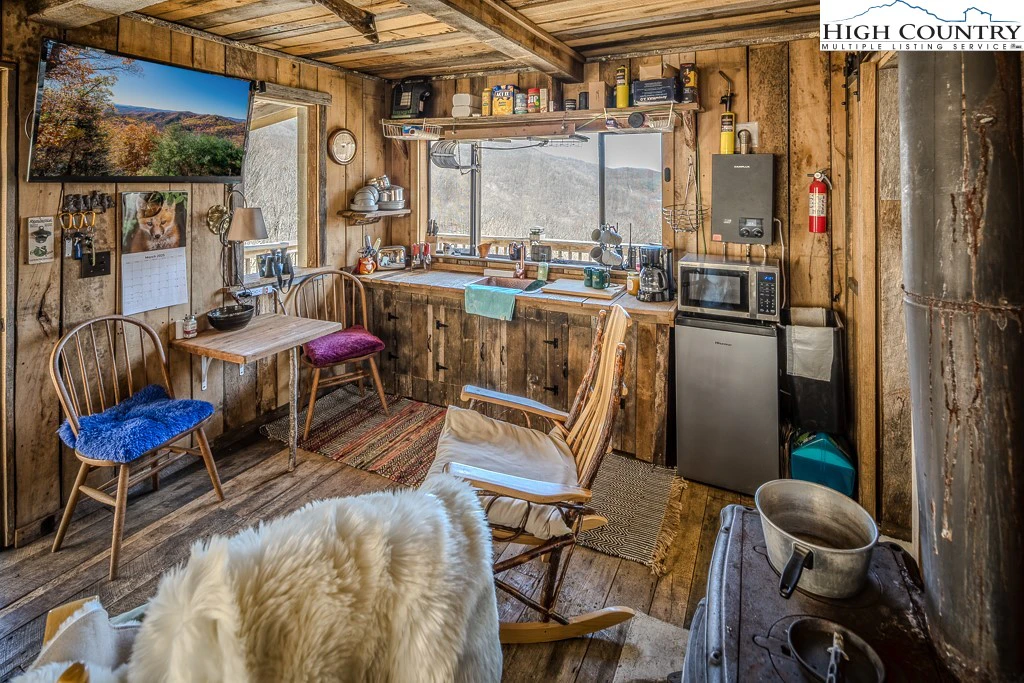 Image number 3 for the current listing