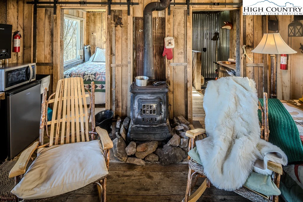 Image number 9 for the current listing