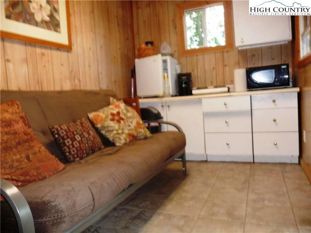 Image number 17 for the current listing