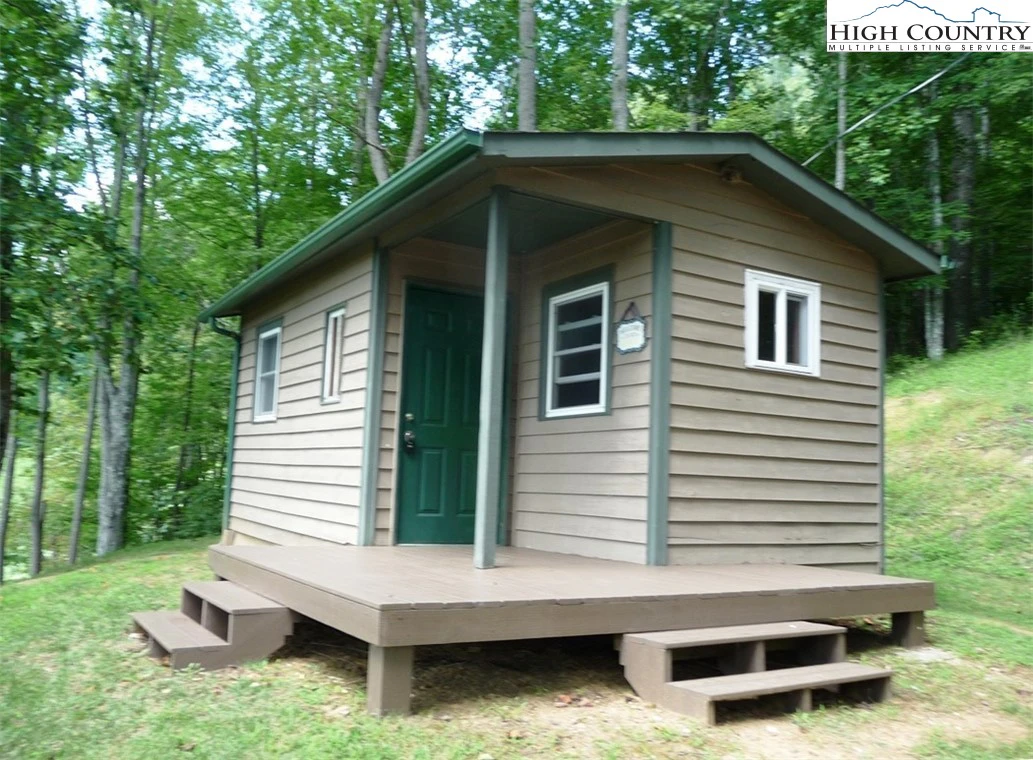 Image number 18 for the current listing