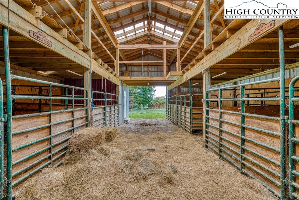 Image number 11 for the current listing