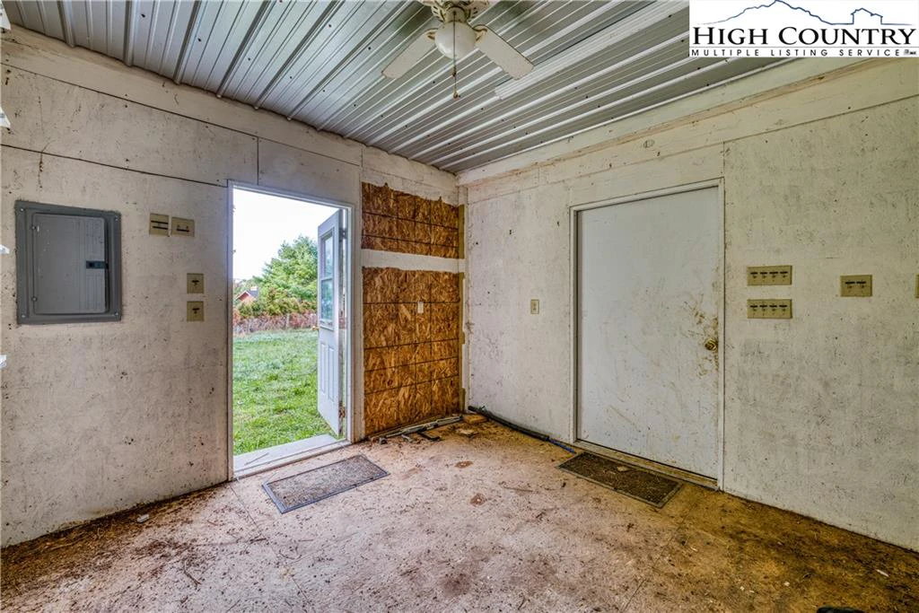 Image number 10 for the current listing