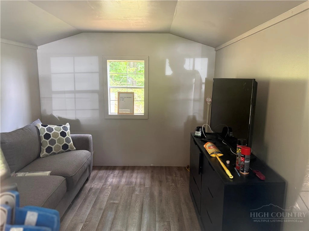 Image number 6 for the current listing