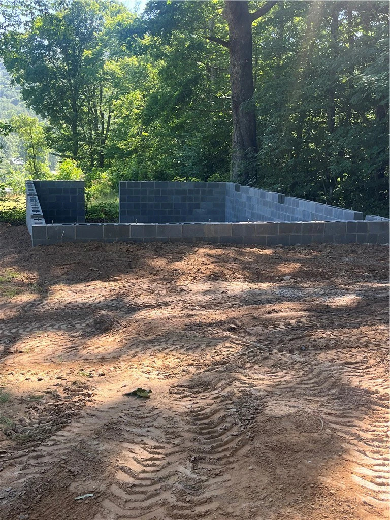 Image number 2 for the current listing