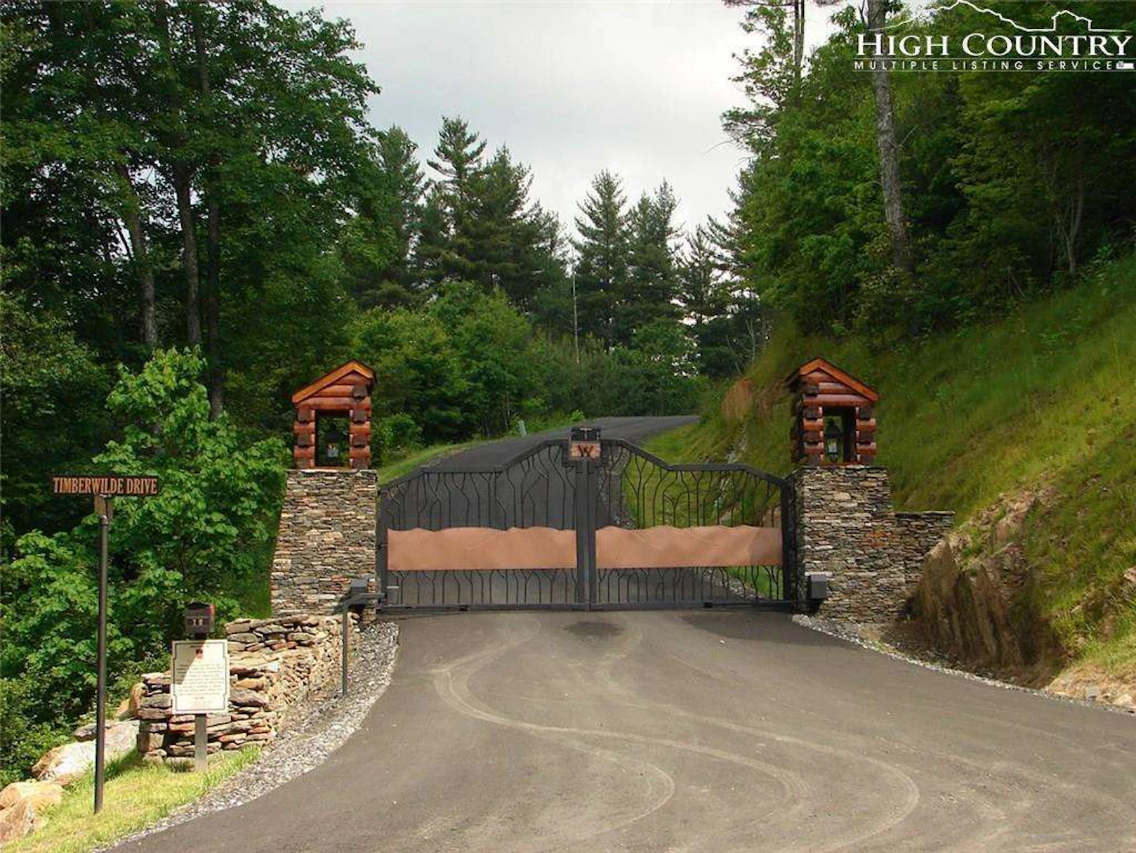 Image number 1 for the current listing