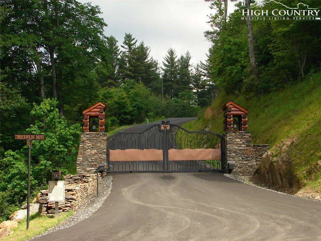 Image number 1 for the current listing