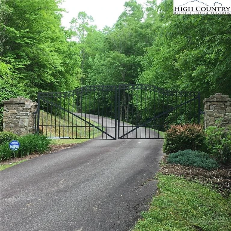 Image number 2 for the current listing