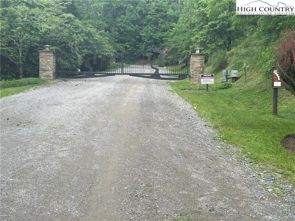 Image number 2 for the current listing