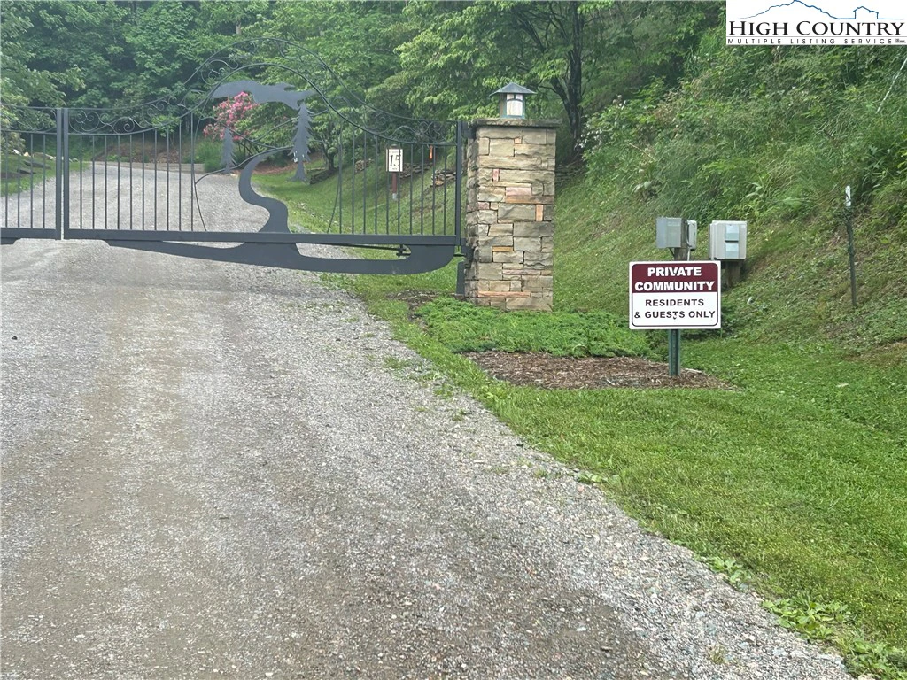 Image number 12 for the current listing