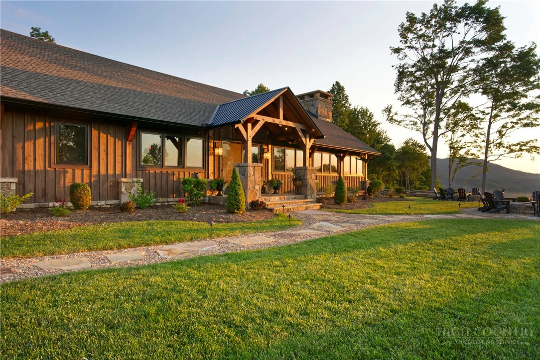 Image number 19 for the current listing