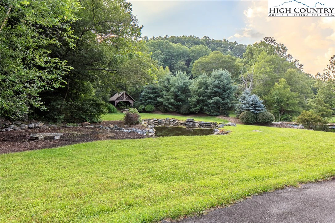 Image number 17 for the current listing