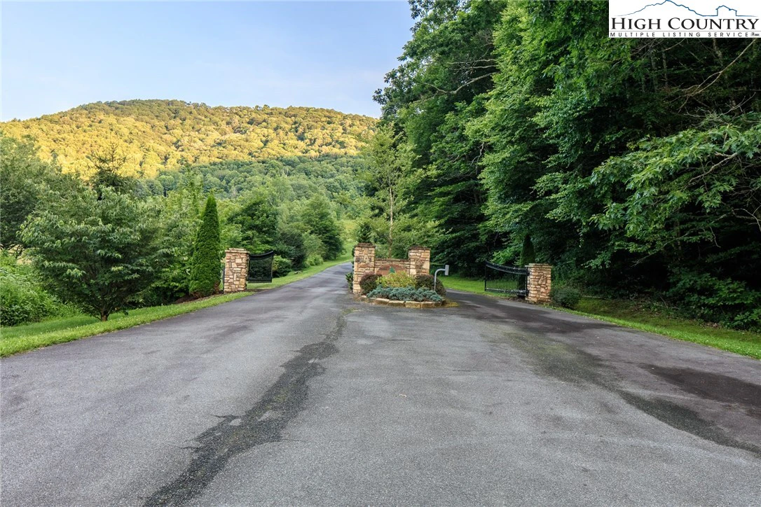 Image number 10 for the current listing
