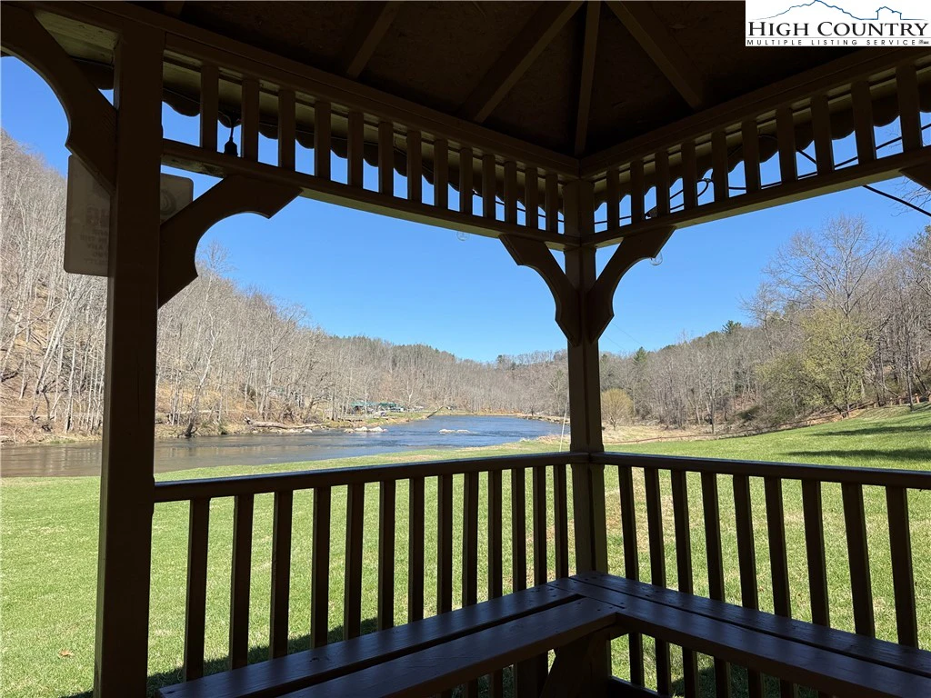 Image number 18 for the current listing