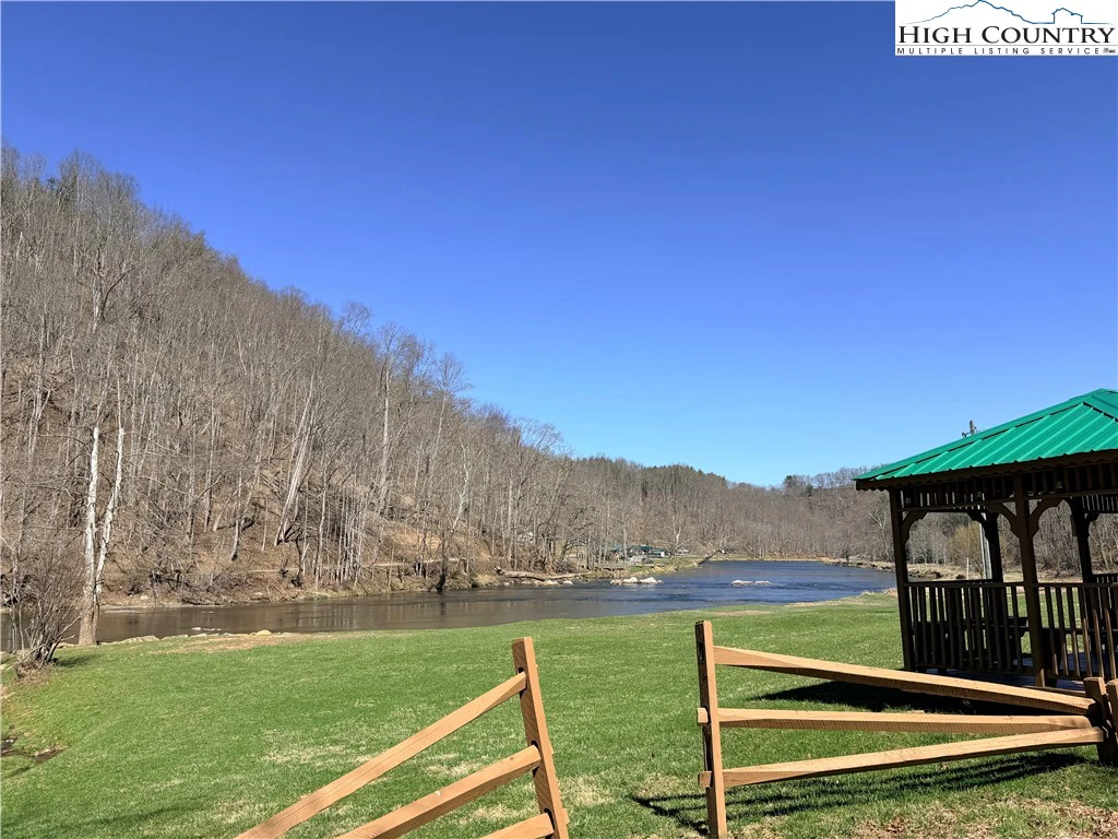 Image number 11 for the current listing