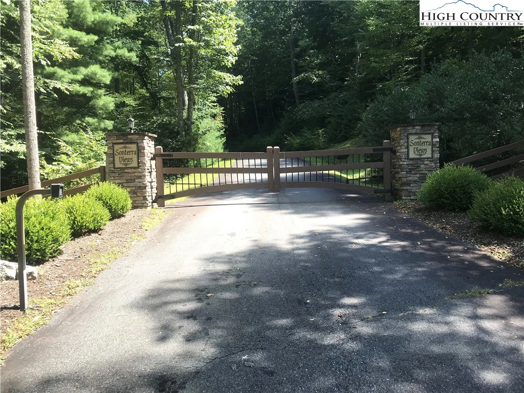Image number 3 for the current listing