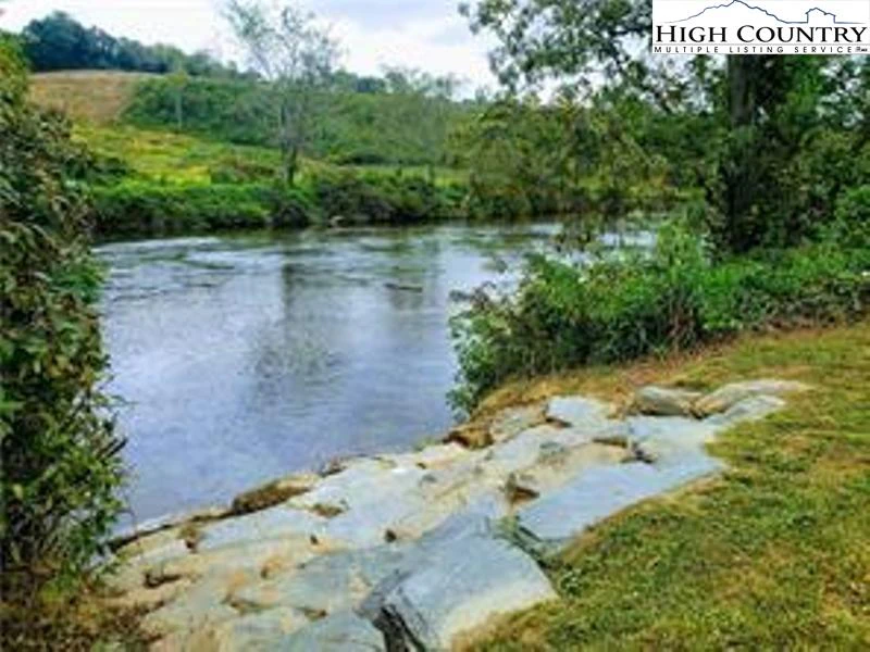 Image number 1 for the current listing